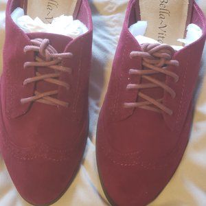Bella Vita Burgundy Kid Suede 6W Never Worn